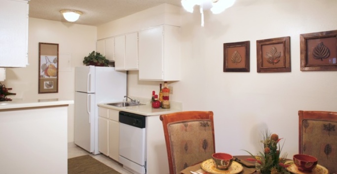 Slideshow image: Peachtree Kitchen/Dining Area Photo