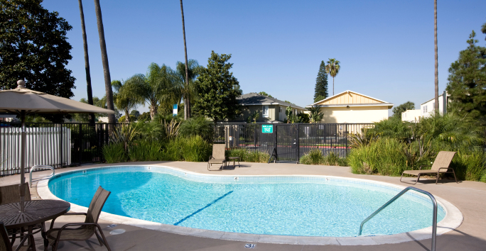 Photo slideshow: Villa Pacific Sparkling Pool Photo