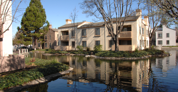 Photo slideshow: Park Lake Apartments Water Feature Photo