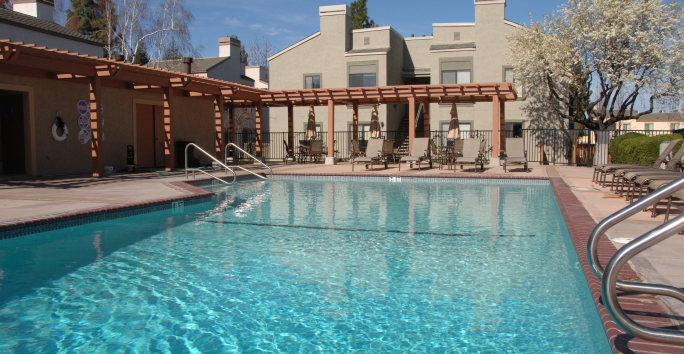 Photo slideshow: Park Lake Apartments Pool Photo