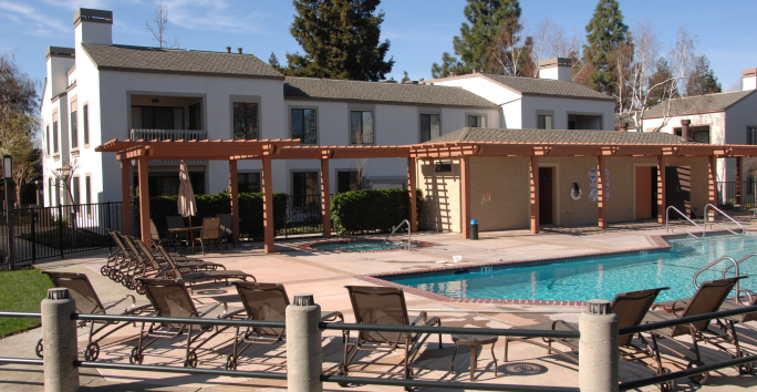 Photo slideshow: Park Lake Apartments Pool Photo