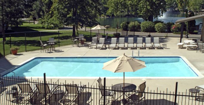 Photo slideshow: Lakeview Towers Apartments Pool Photo